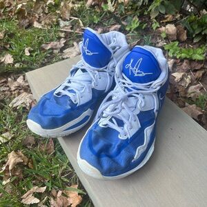 NIKE Kyrie Basketball Blue and White Mens Athletic Shoes. 9.5